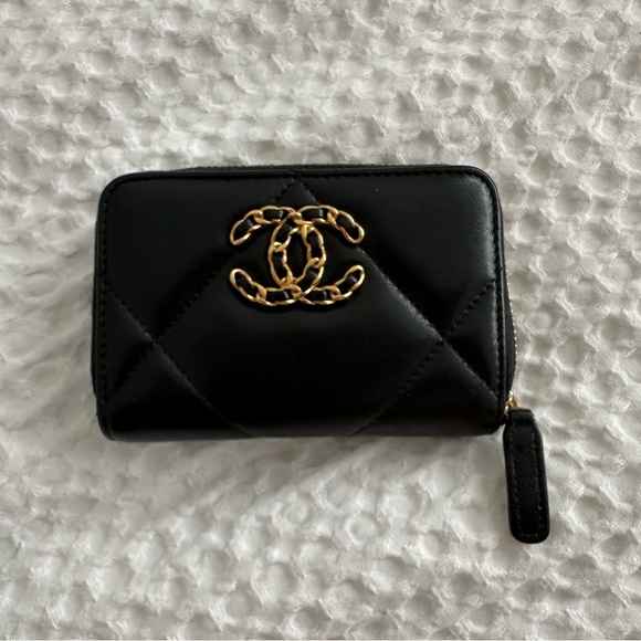 CHANEL 19 Black Quilted Wallet with Gold Logo - Picture 1 of 9